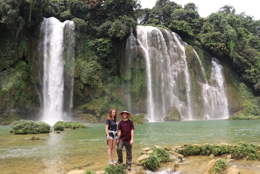 Am Wasserfall unweit von Cao Bang