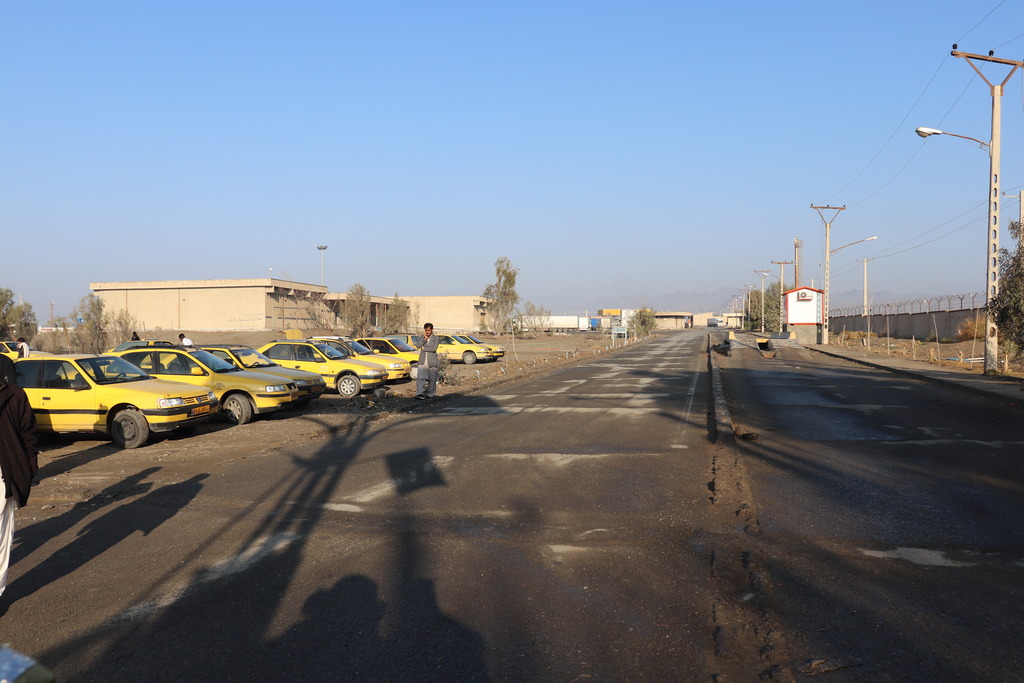 Taxis am Mirjaveh Taftan Grenzübergang