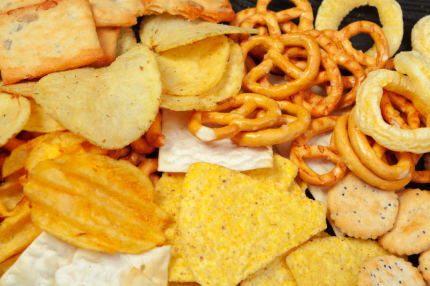 Pretzels, Crackers, Chips oder Nachos als eine Alternative zu Paniermehl