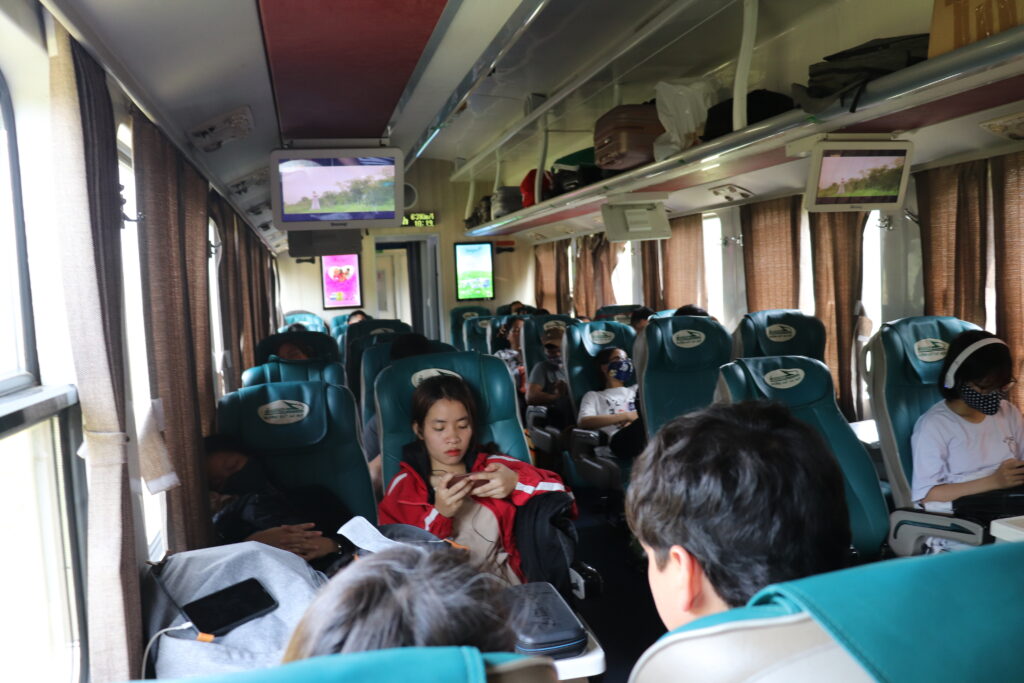 Im Zug von Dong Hoi nach Danang Soft Seat