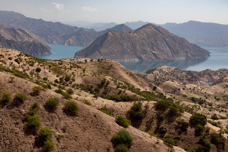Das  Nurek Reservoir gesehen im Taxi von Kulob nach Dushanbe 